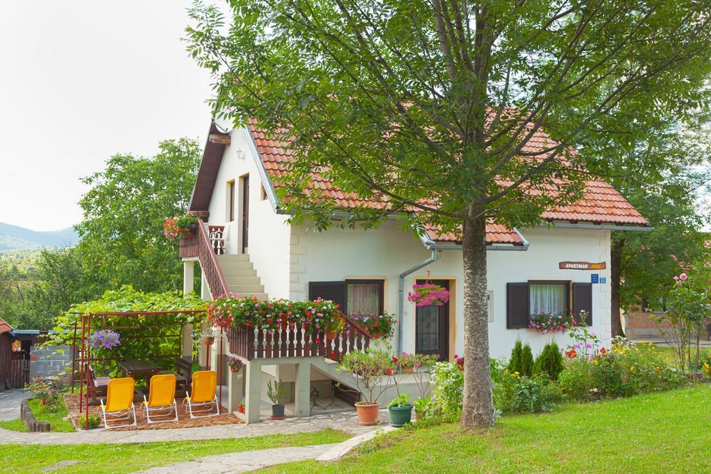 Apartment Ines Smoljanac Bagian luar foto